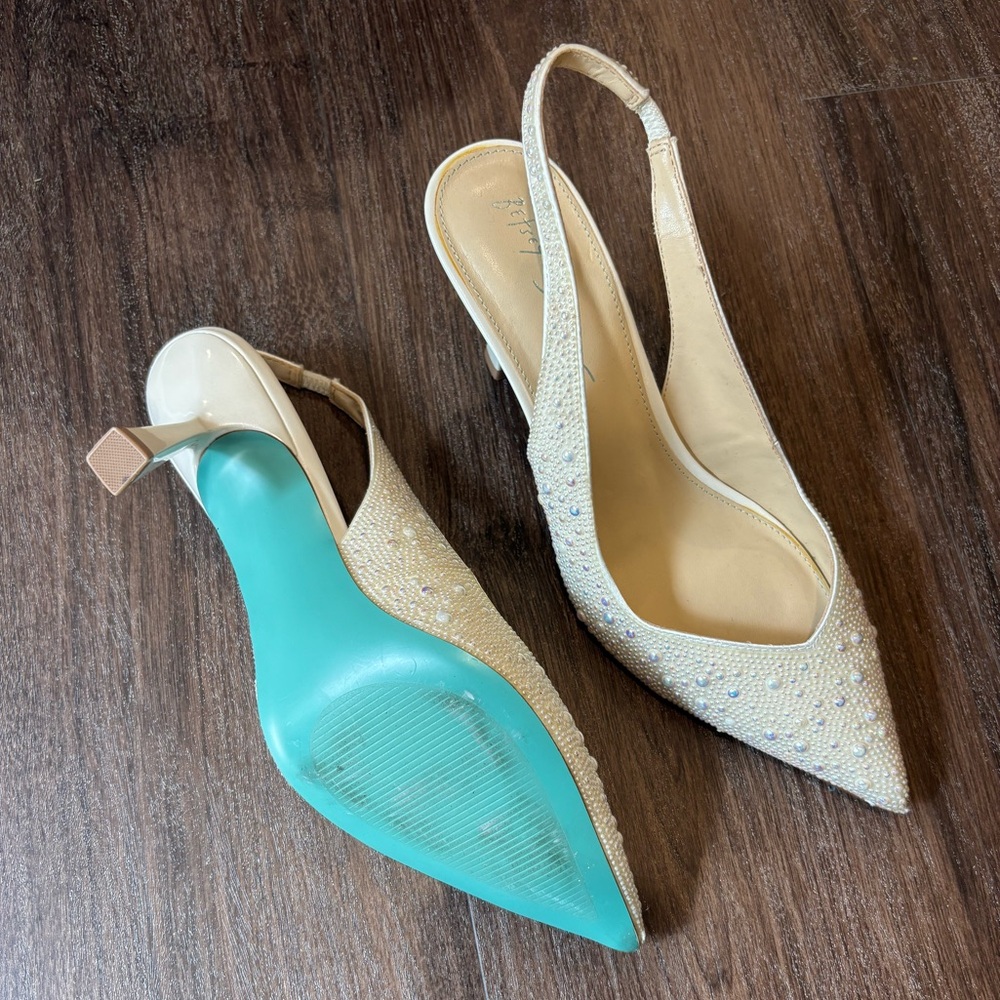 Betsey Johnson Ivory Slingback Heels - Picture 4 of 5